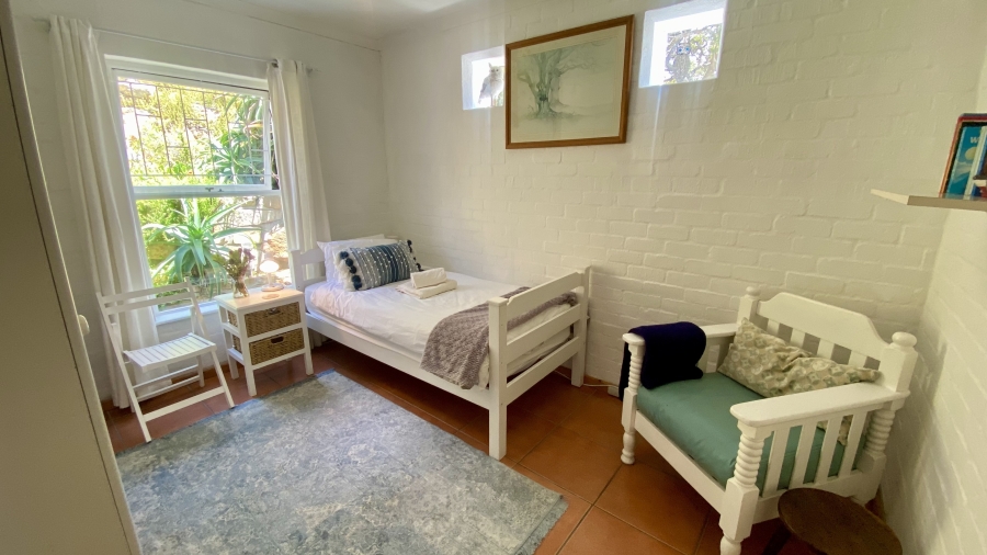 To Let 4 Bedroom Property for Rent in Glencairn Western Cape